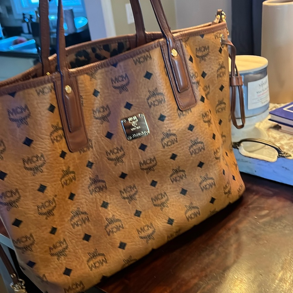 Medium size MCM bag